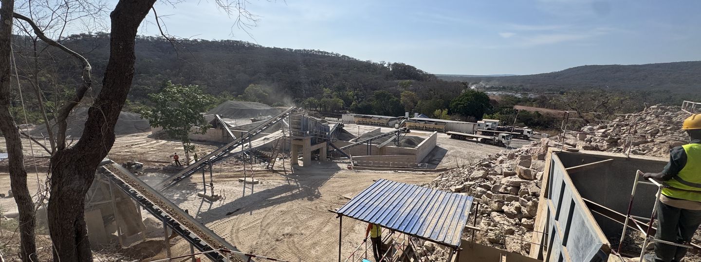 Aggregate crushing and screening plant
