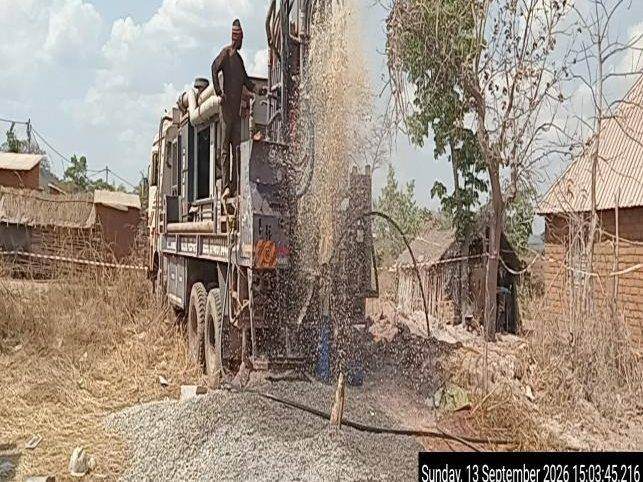 Water gushing from the drilling rig