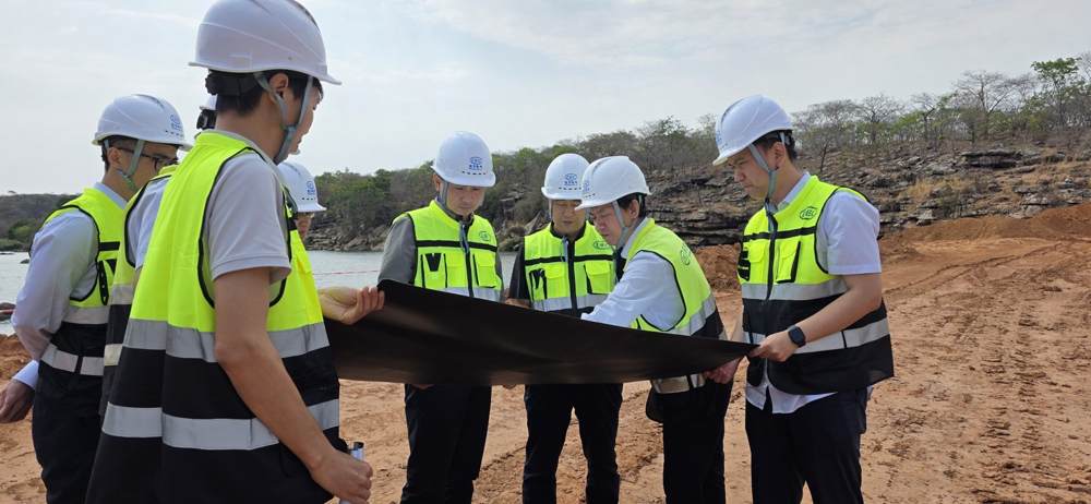 Site management reviewing drawings at the headworks