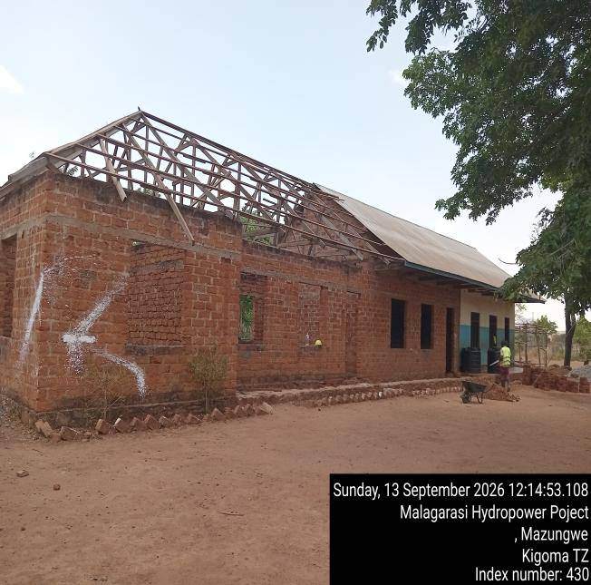Classroom block without a roof before renovation