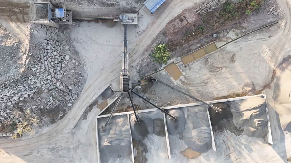 Aggregate crushing and screening plant